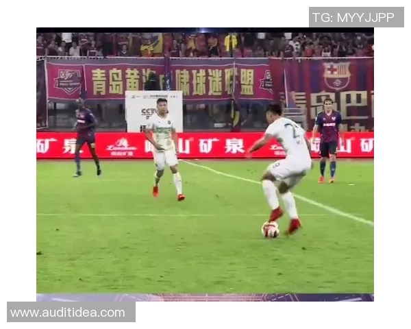 精彩足球踩单车技巧视频展示让你领略球场上的绝妙瞬间与精彩操作